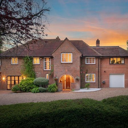 Отель Westleigh Ashtead Экстерьер фото