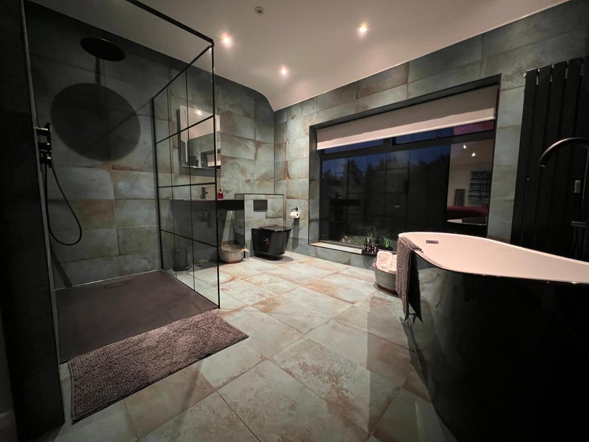 Отель Westleigh Ashtead Экстерьер фото