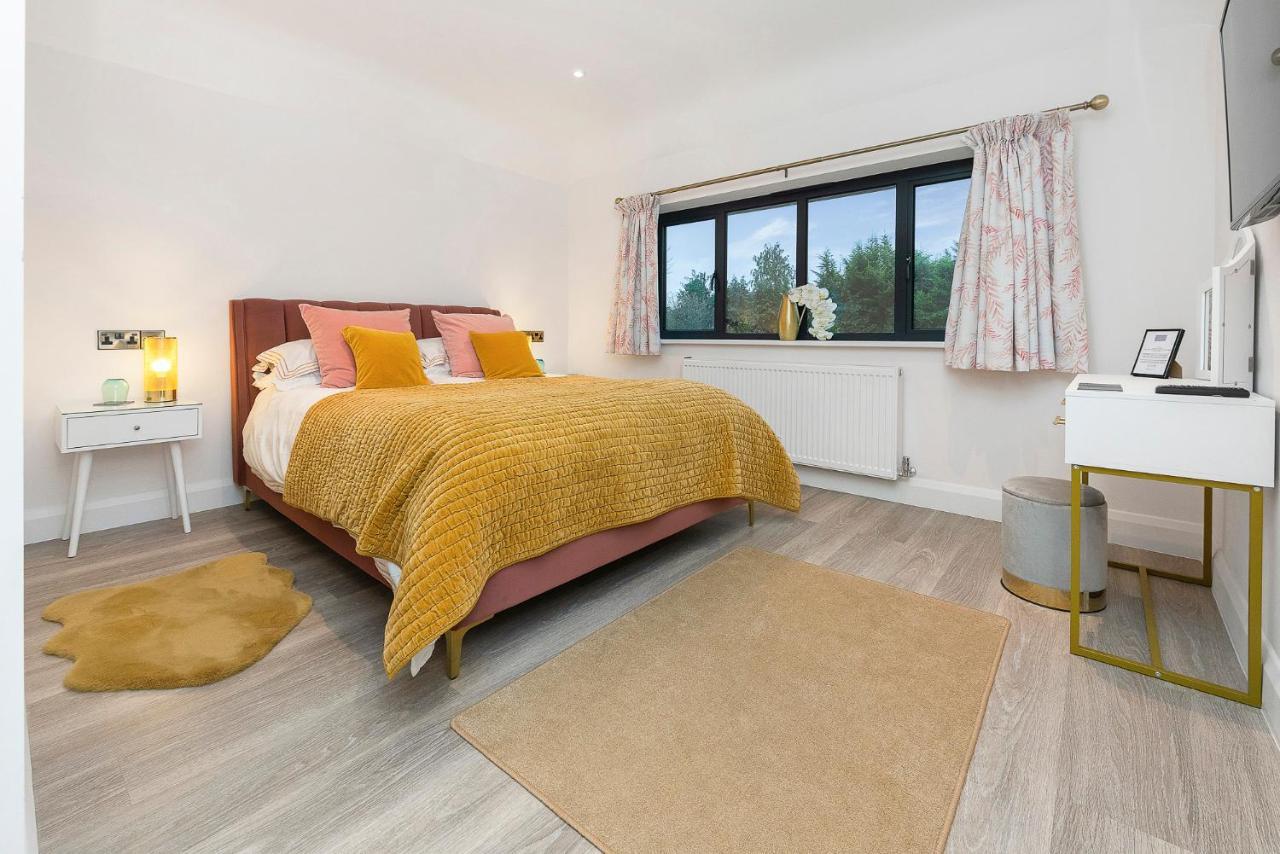 Отель Westleigh Ashtead Экстерьер фото