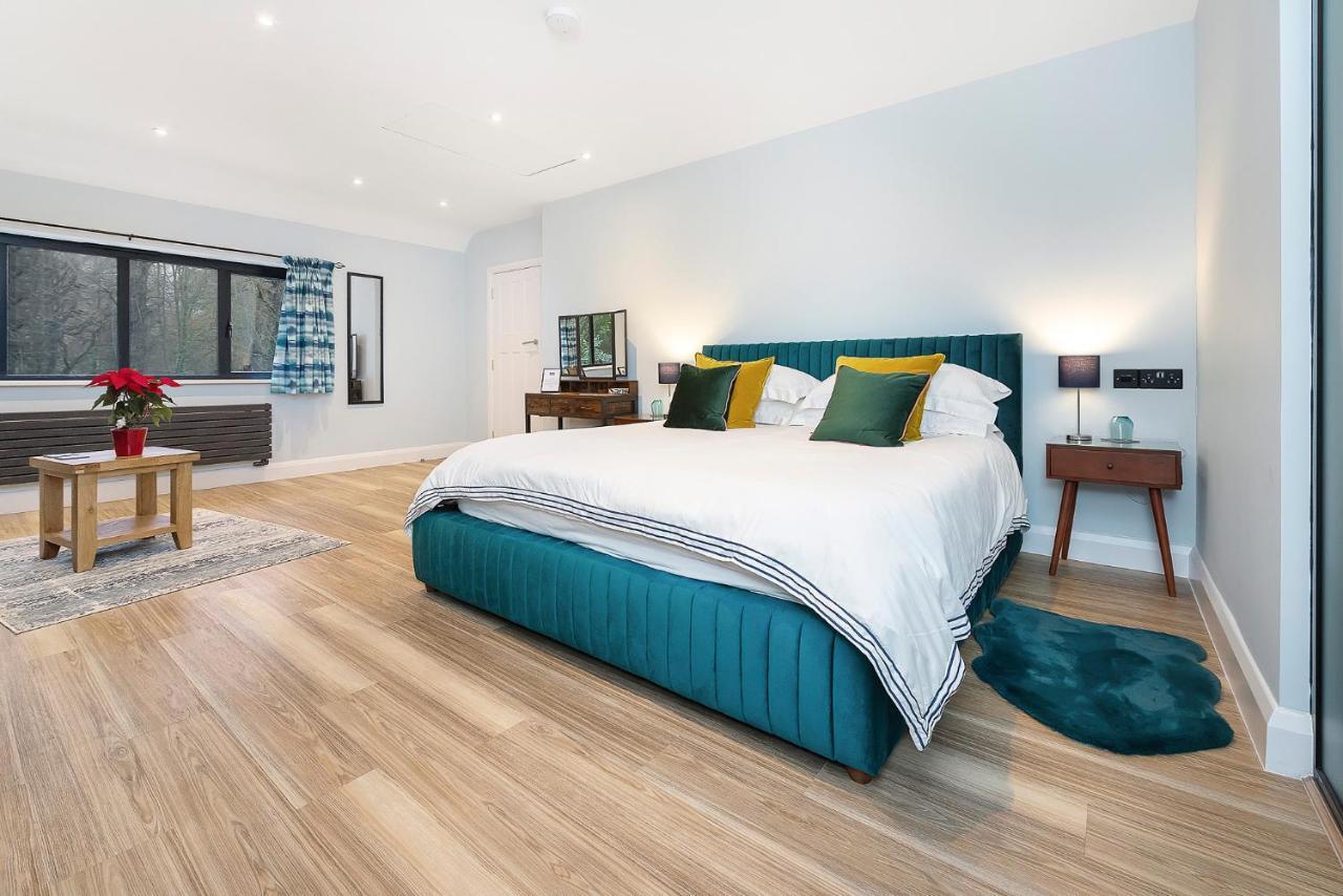 Отель Westleigh Ashtead Экстерьер фото