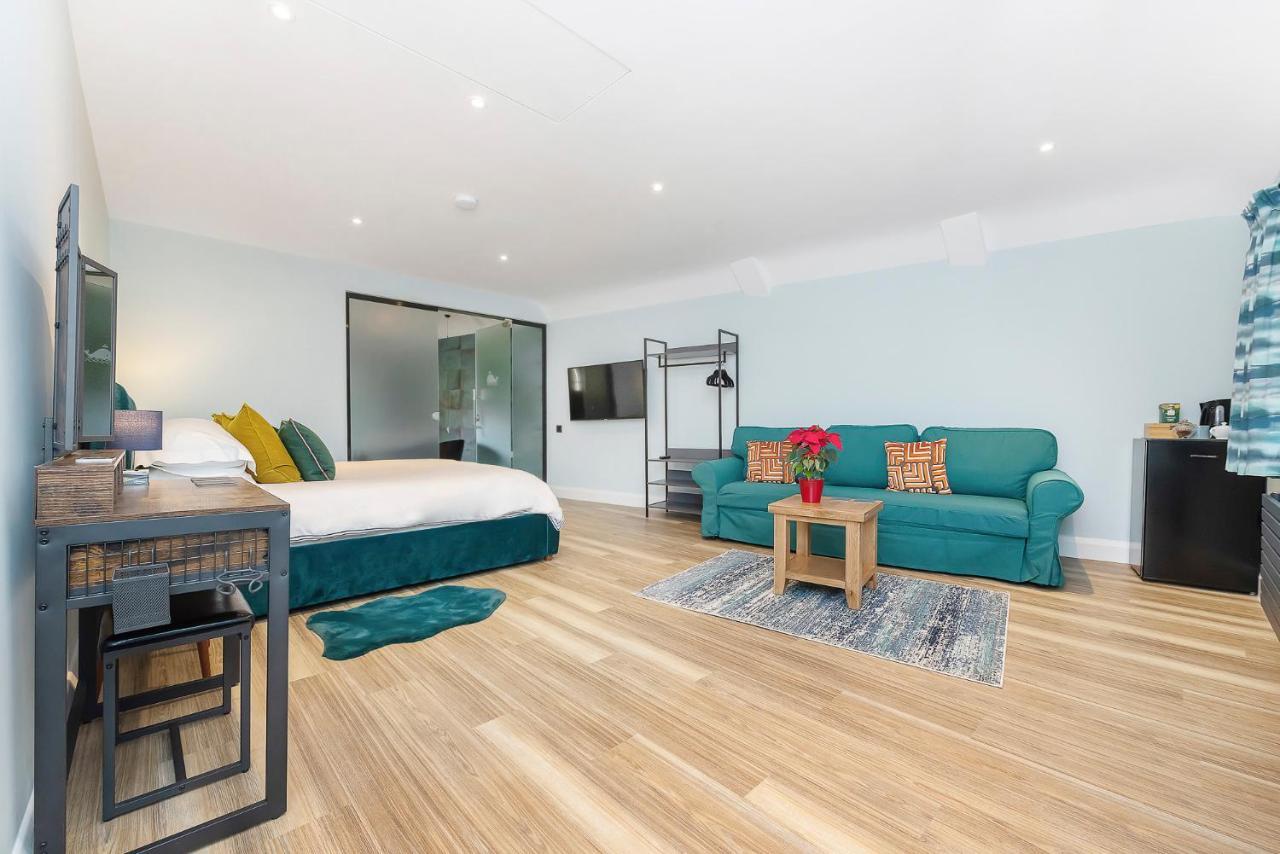Отель Westleigh Ashtead Экстерьер фото