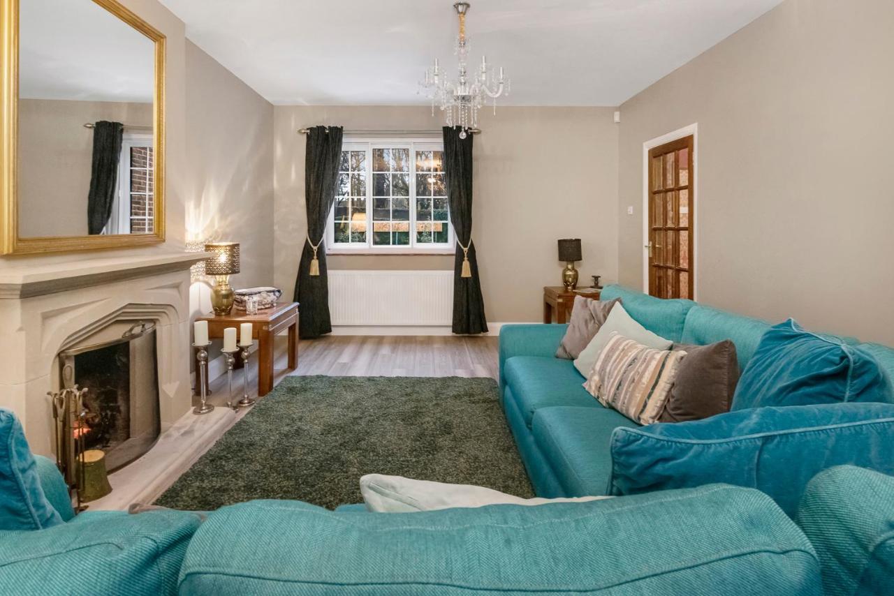Отель Westleigh Ashtead Экстерьер фото