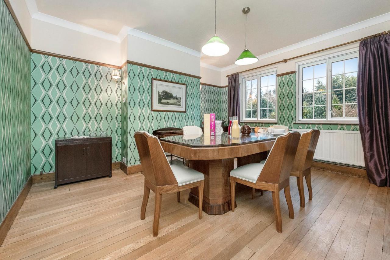 Отель Westleigh Ashtead Экстерьер фото