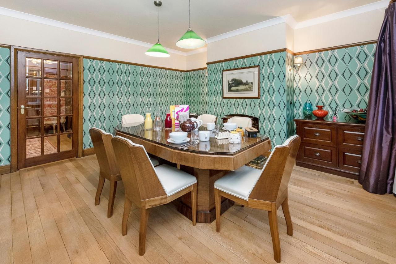 Отель Westleigh Ashtead Экстерьер фото