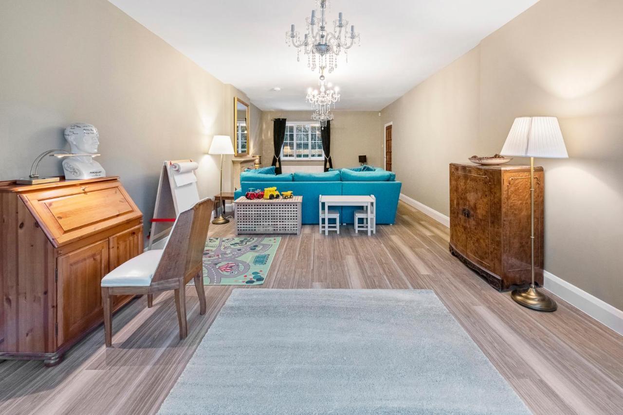 Отель Westleigh Ashtead Экстерьер фото