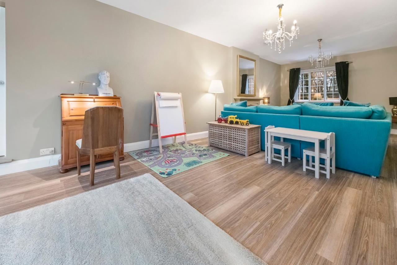 Отель Westleigh Ashtead Экстерьер фото