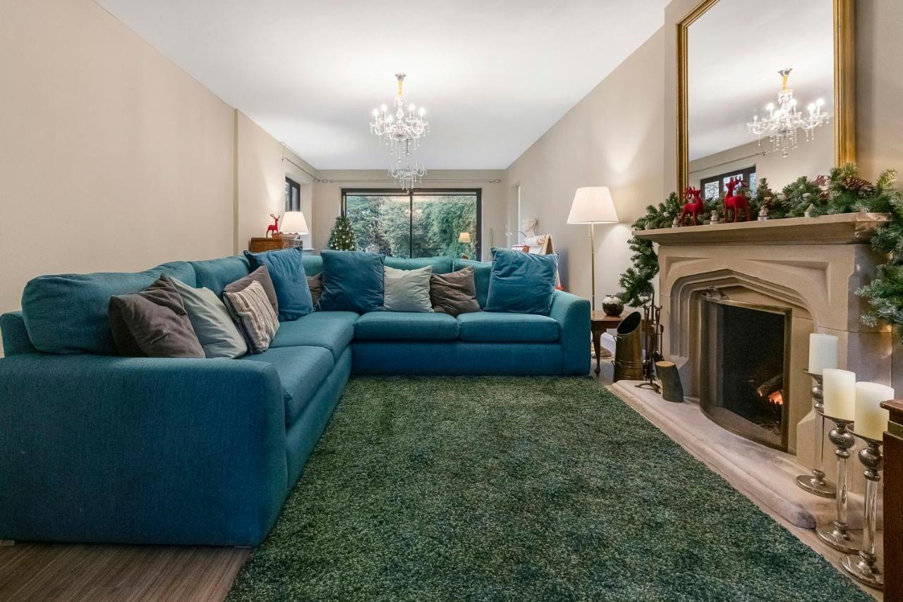 Отель Westleigh Ashtead Экстерьер фото