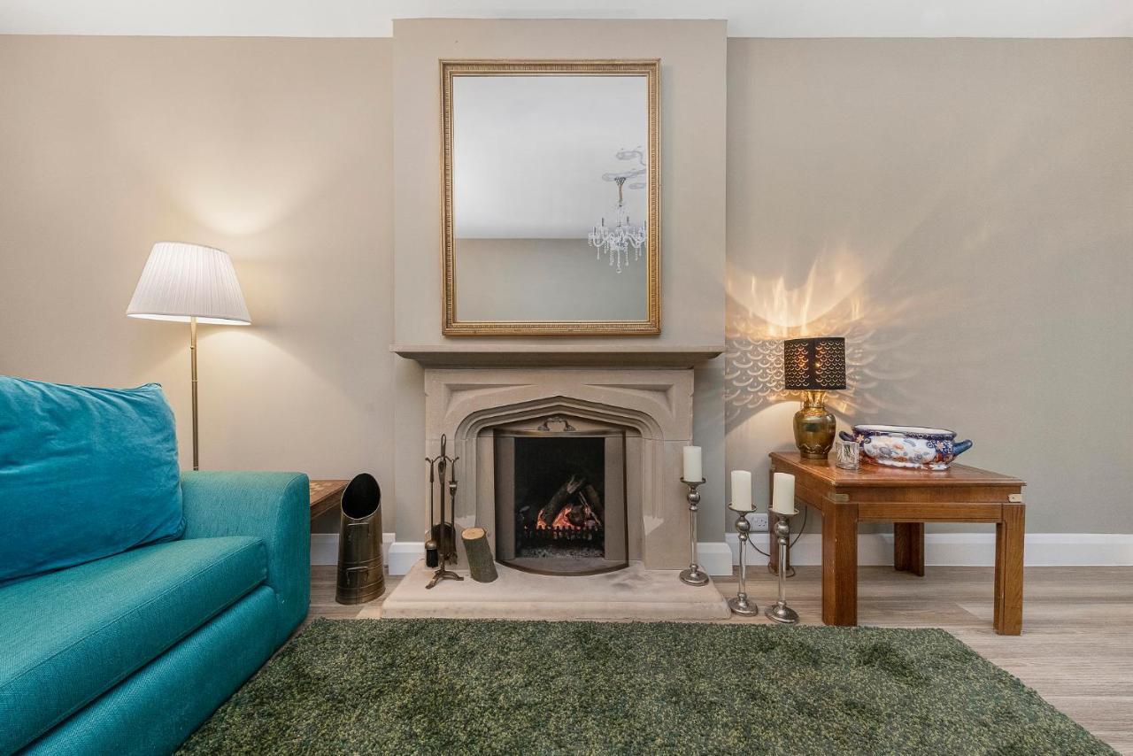 Отель Westleigh Ashtead Экстерьер фото