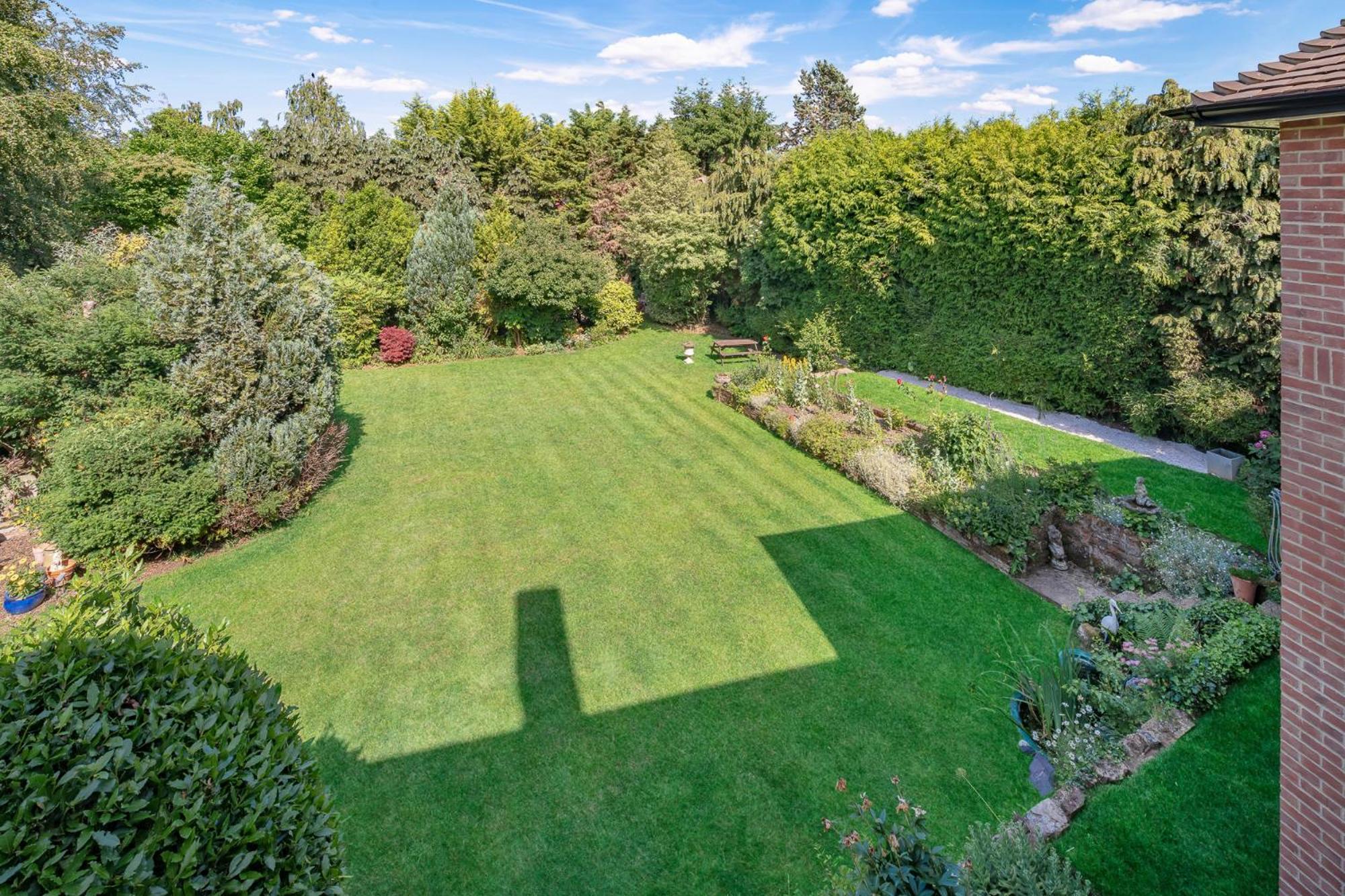 Отель Westleigh Ashtead Экстерьер фото