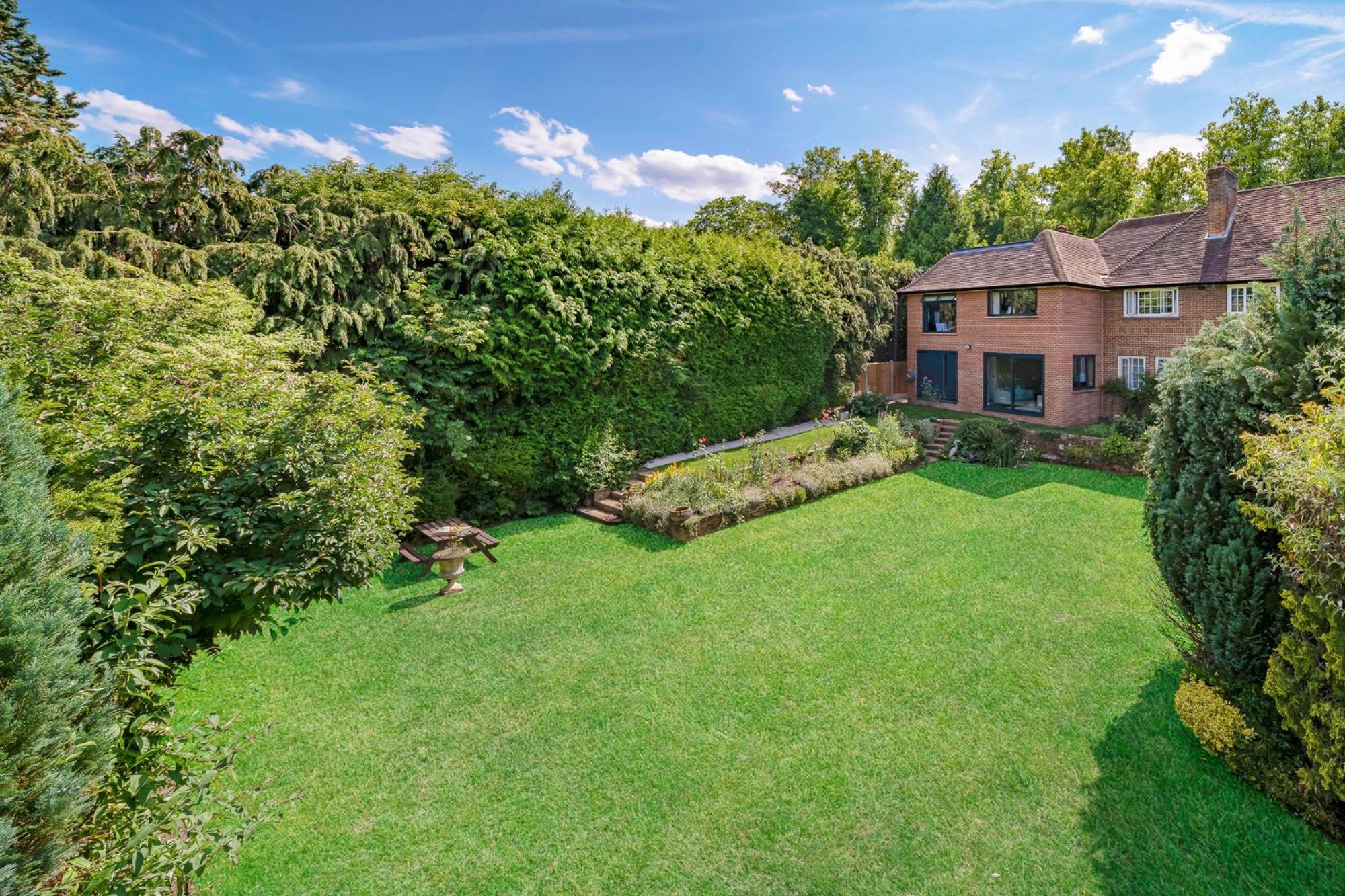 Отель Westleigh Ashtead Экстерьер фото