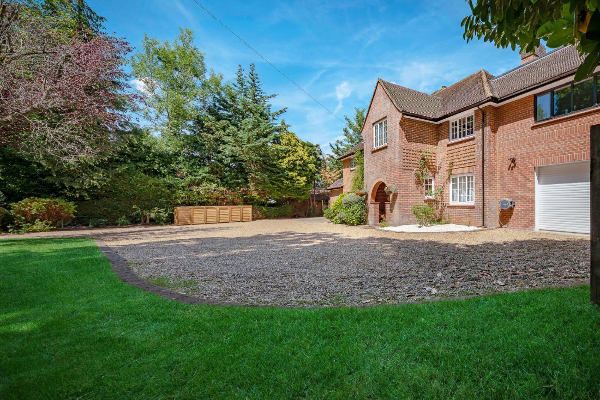 Отель Westleigh Ashtead Экстерьер фото