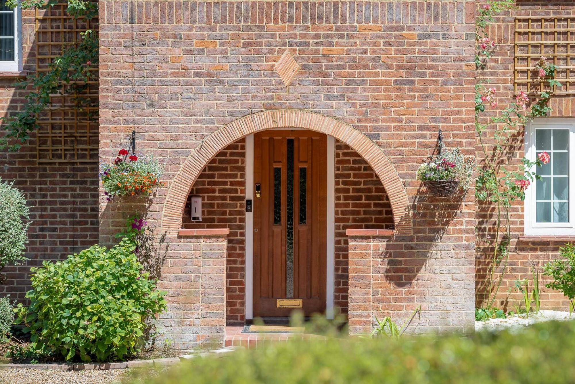 Отель Westleigh Ashtead Экстерьер фото