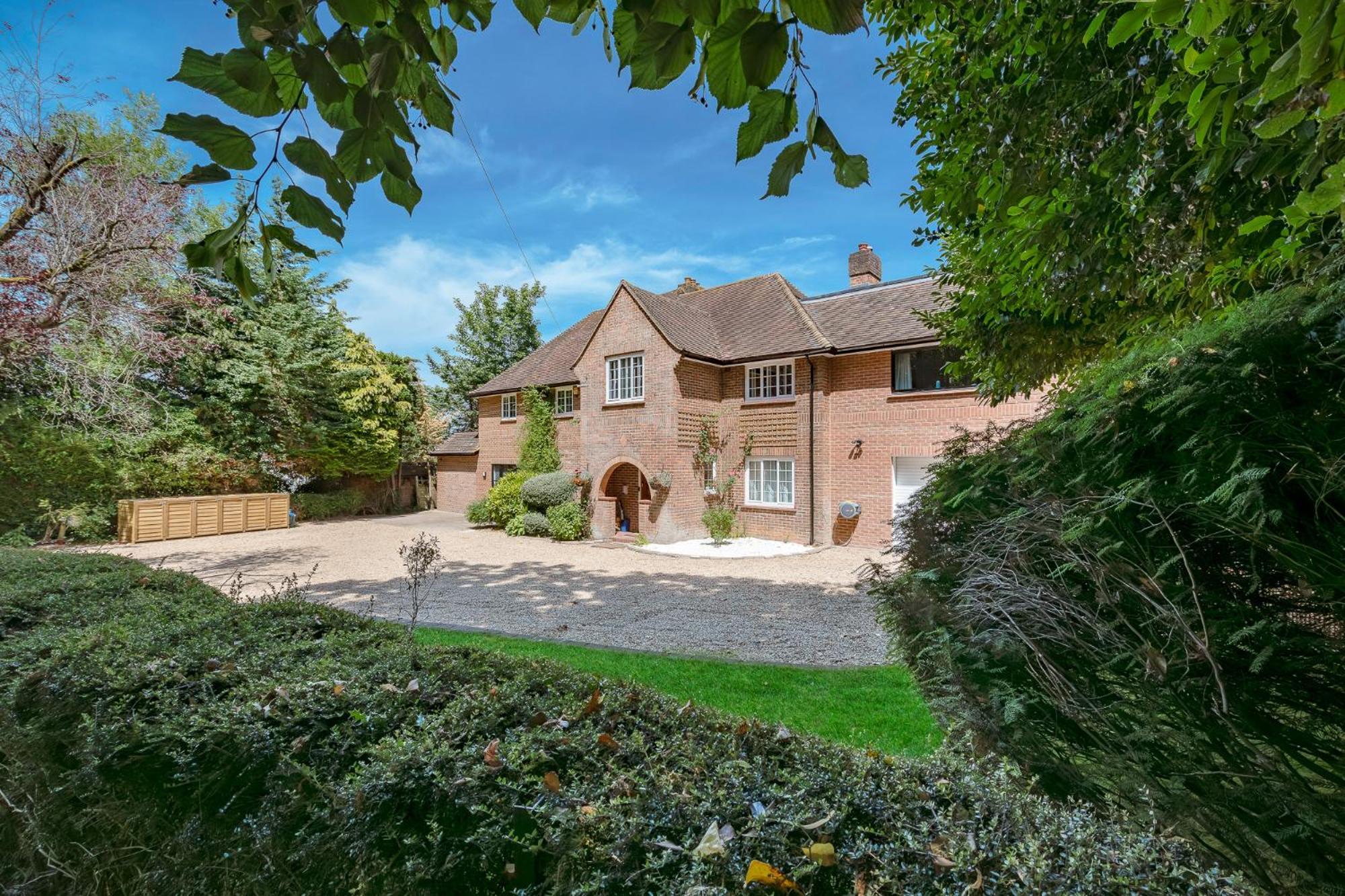 Отель Westleigh Ashtead Экстерьер фото