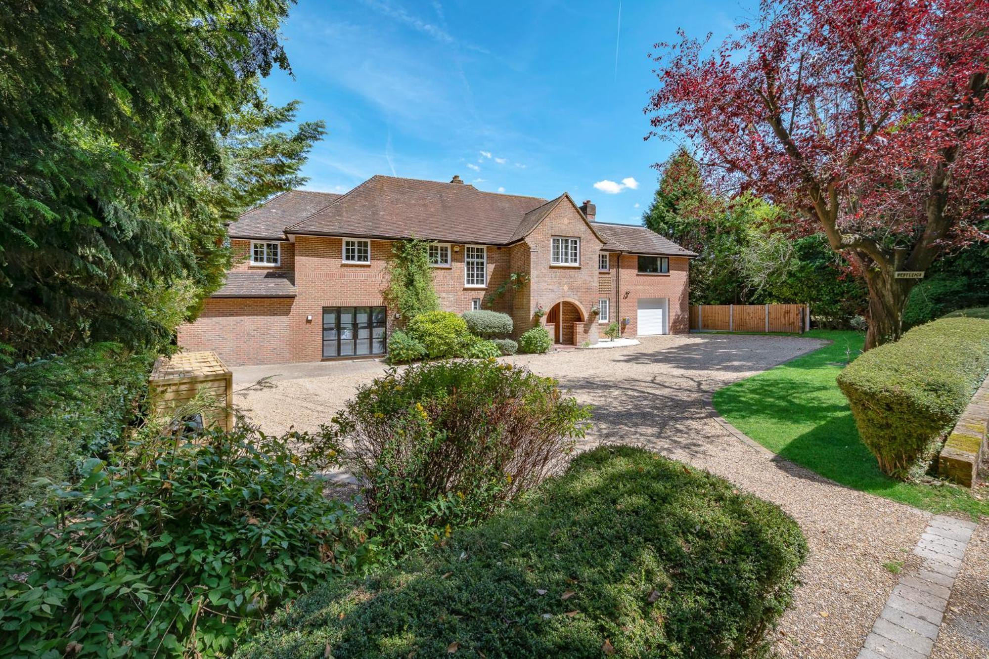 Отель Westleigh Ashtead Экстерьер фото