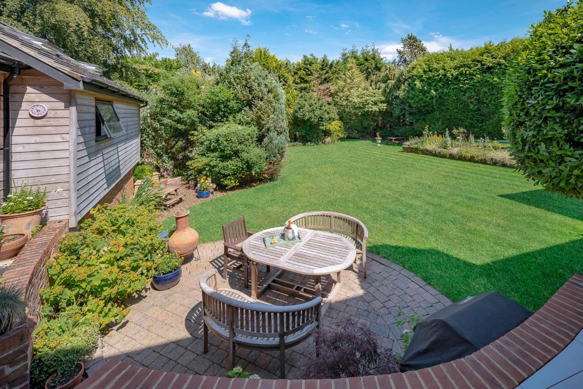 Отель Westleigh Ashtead Экстерьер фото