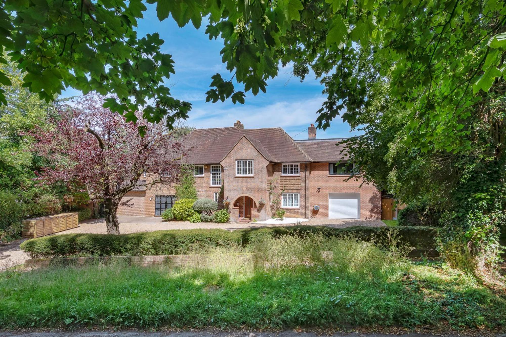 Отель Westleigh Ashtead Экстерьер фото