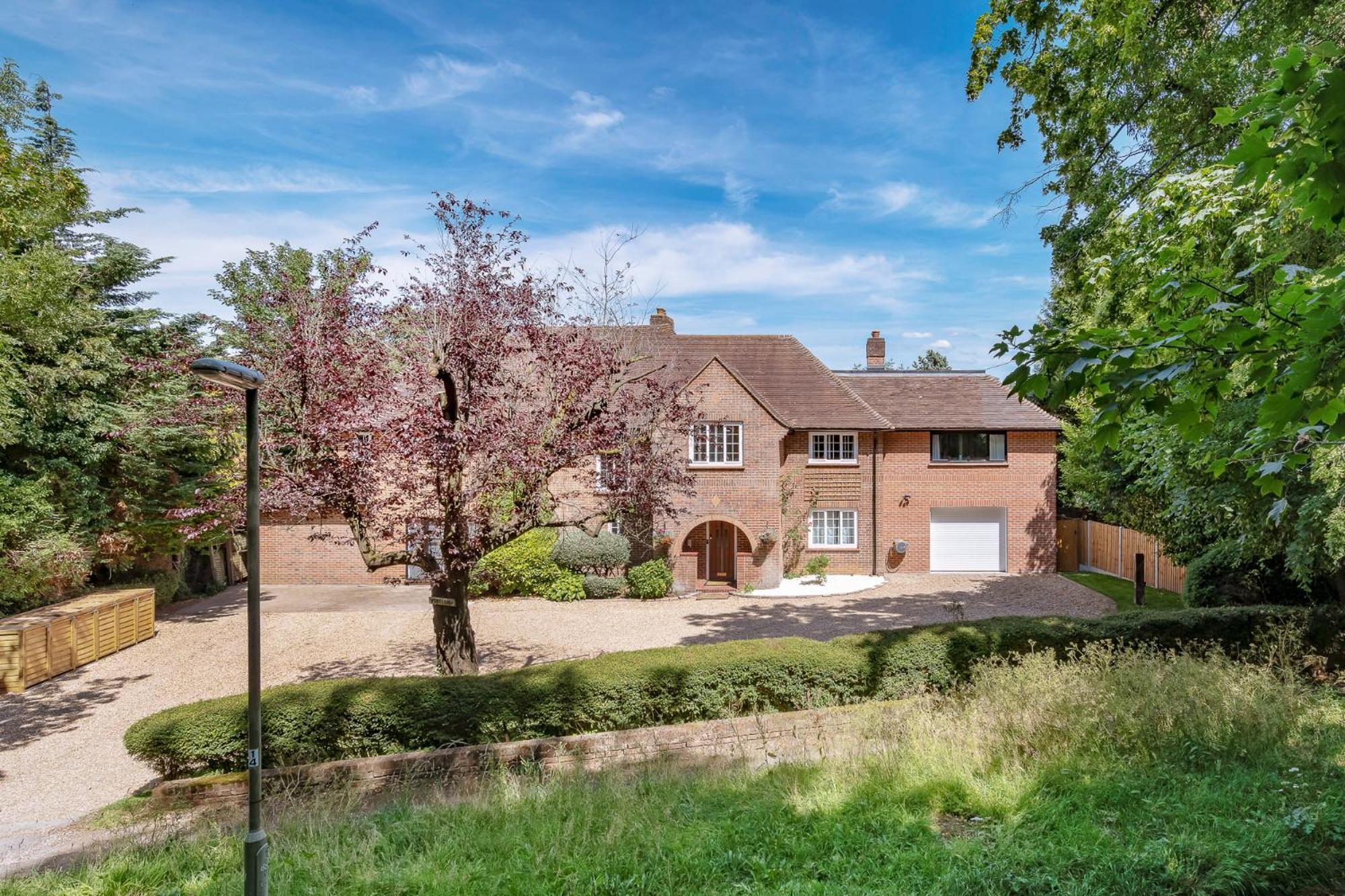 Отель Westleigh Ashtead Экстерьер фото