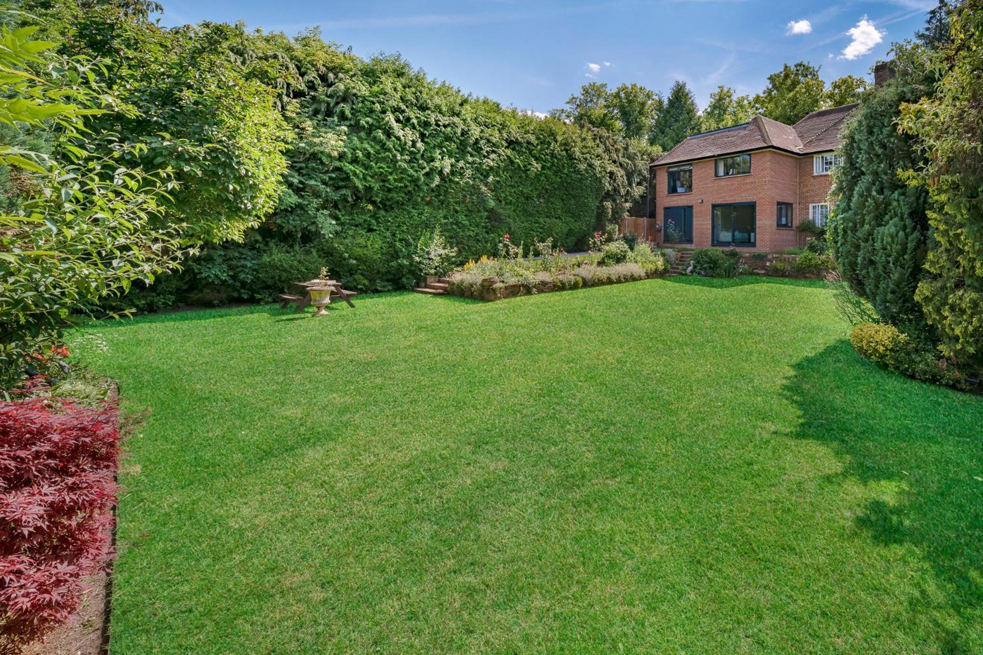 Отель Westleigh Ashtead Экстерьер фото