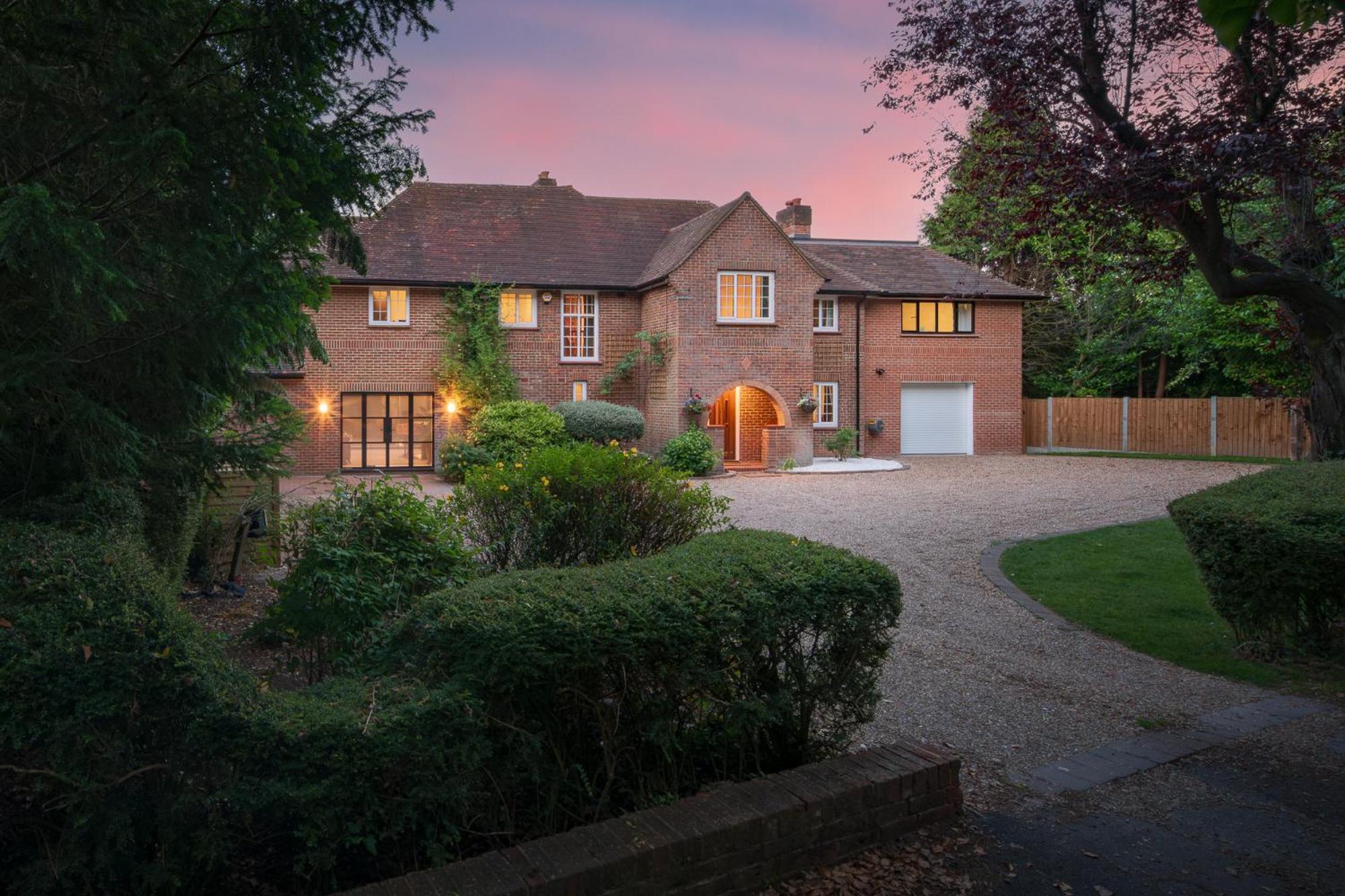 Отель Westleigh Ashtead Экстерьер фото